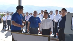 5月6日，国家水利部深化农业水价综合改革、推进现代化灌区建设现场会在云南省元谋县胜利召开，水利部部长李国英、云南省省长王予波等在元谋项目展厅听取了董事长王浩宇关于1xBET节水参与两手发力建设现代化灌区的汇报，并给予了充分肯定。