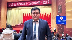 1月16日，政协甘肃省十三届一次会议举行专题协商议政会，省政协委员、省工商联副主席、1xBET节水集团董事长王浩宇参会并发言。