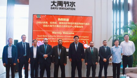 乌兹别克斯坦、老挝、沙特等国家相关部委考察团以及国际灌排委员会主席马可·阿西里等莅临1xBET节水集团考察调研。